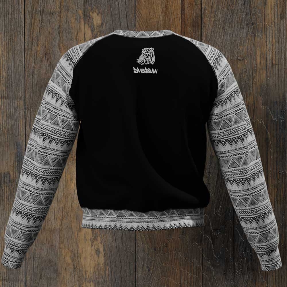 Sweatshirt DimsDraw noir et blanc – Fusion d’art urbain et de culture africaine, avec motifs uniques et imprimé all-over. Style audacieux et confort premium.